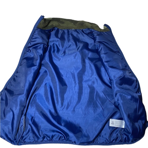 2 boys size 14 Super cozy Sherpa easy zip-up puffer vest Camo green blue GUC - Picture 7 of 8